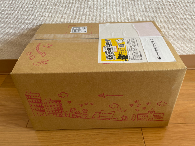 コープきんきお試しセットが届いた様子（段ボール箱）