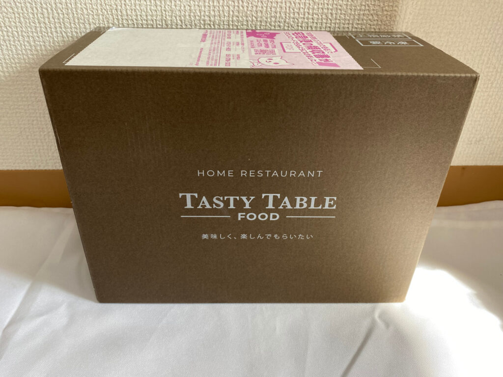 TastyTableFOODお試しコースの段ボール