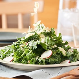 オイシックスお試しセットの内容「[Kit]たっぷりケールのチーズナッツサラダ」